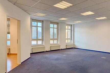 Büro-Praxisfläche mit neuem Bodenbelag in markanter Lage in Bielefeld - Ost (Otto-Brenner-Straße)