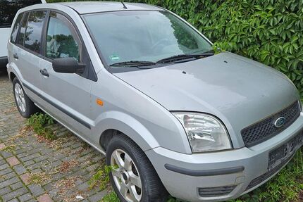 Ford Fusion 180.000 km 1.999 € Berlin 12439
