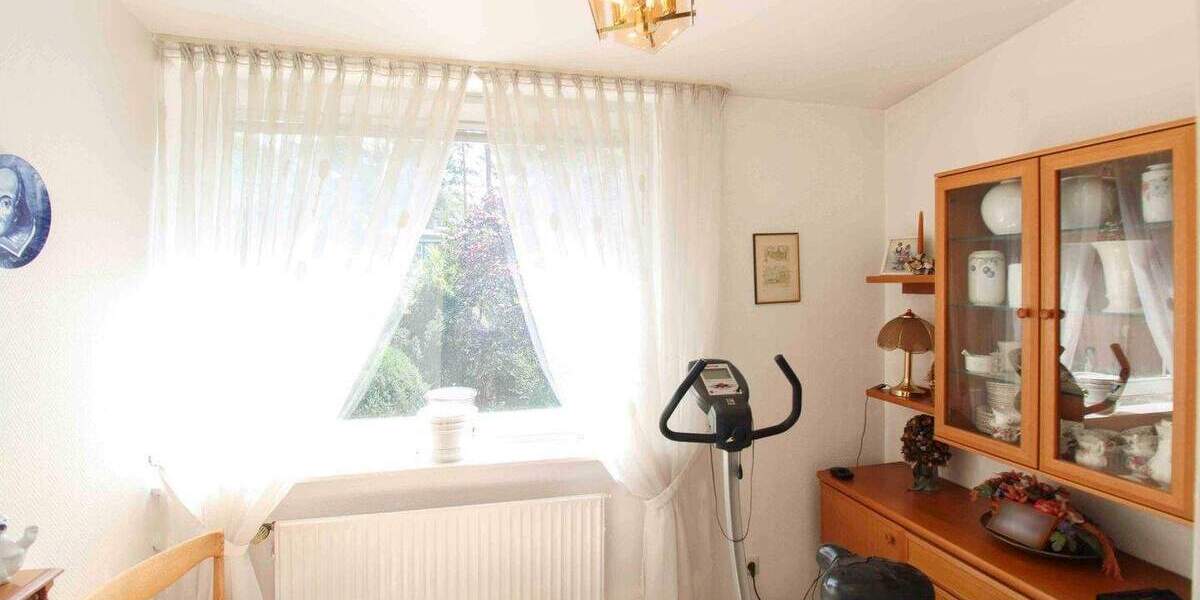 Bezugsfrei: Gepflegtes 3,5-Zi.-Reihenmittelhaus mit Tiefgarage und Garten in Nikolassee! 3 zimmer