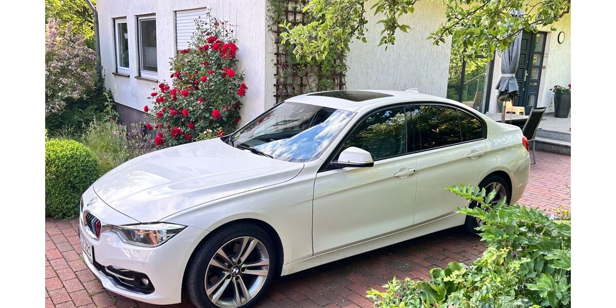 BMW 330 139.000 km 18.900 &euro; Vöhl- Dorfitter 34516