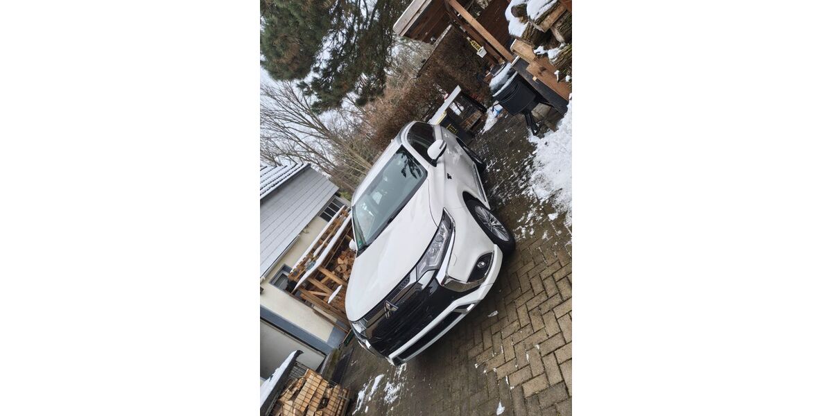 Mitsubishi Plug-in Hybrid Outlander 36.900 km 22.250 &euro; Bielefeld 33647