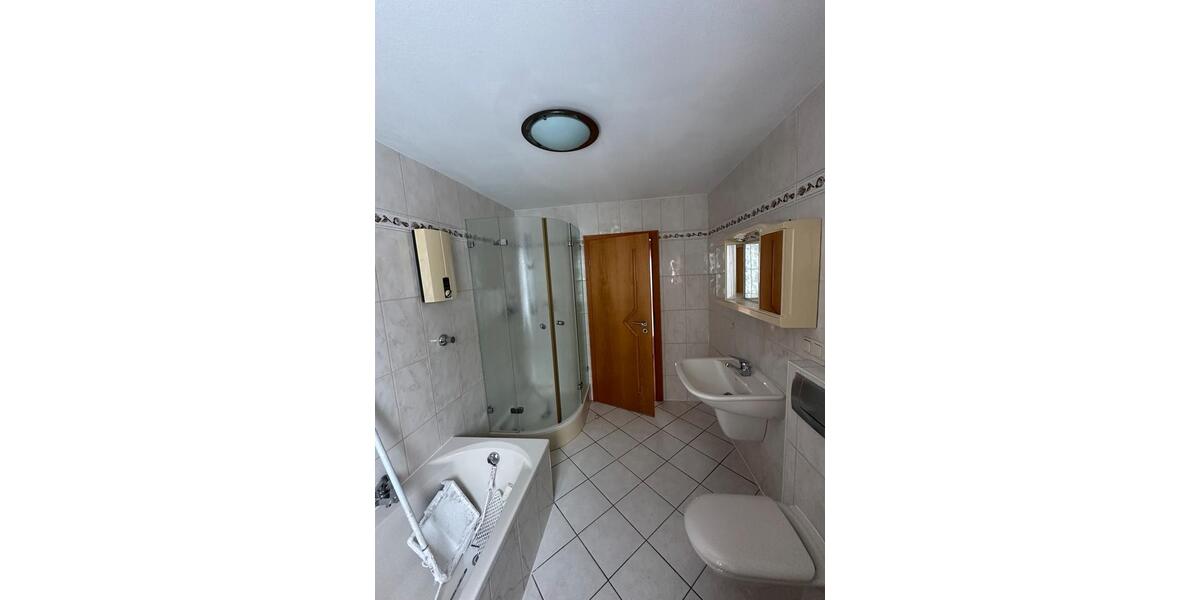 Etagenwohnung Vellmar - 6 Zimmer, 130 m&sup2;, 1.000&euro; | Angebot:24788512