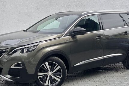 Peugeot 5008 102.000 km 17.990 &euro; München 81243