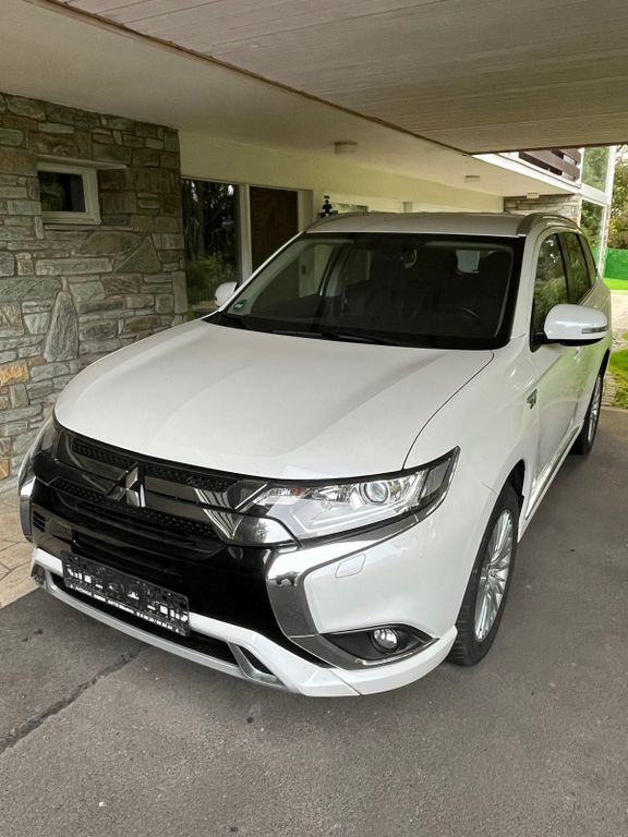 Mitsubishi Outlander 35.201 km 22.999 € MÖMBRIS 63776