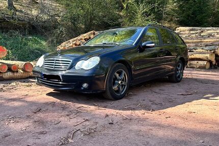 Mercedes-Benz 220 285.236 km 2.599 &euro; Trippstadt 67705