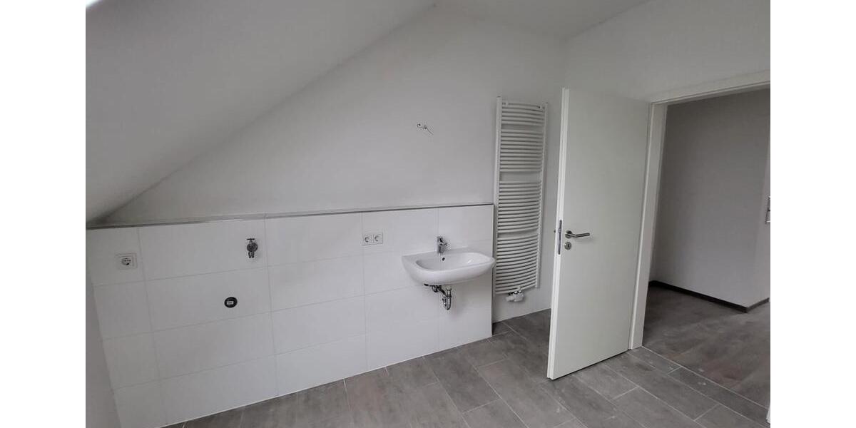 Sanierte 3 ZKB- Dachgeschoss Wohnung 5 zimmer