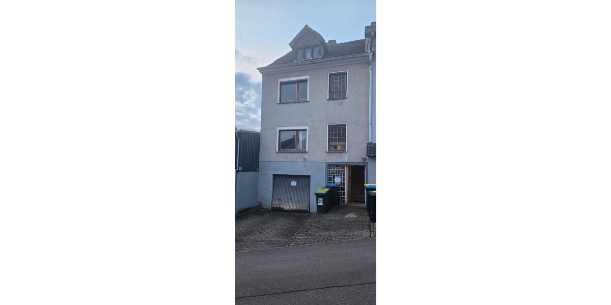 Einfamilienhaus Püttlingen - 9 Zimmer, 198 m&sup2;, 50.000&euro; | Angebot:27126798