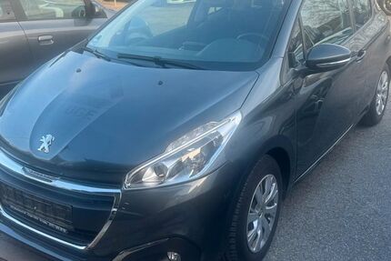 Peugeot 208 76.000 km 6.700 &euro; Sindelfingen 71065
