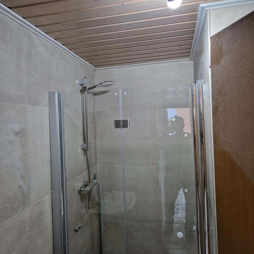 Neue Renoviert 2 Zimmer Wohnung mit Garage