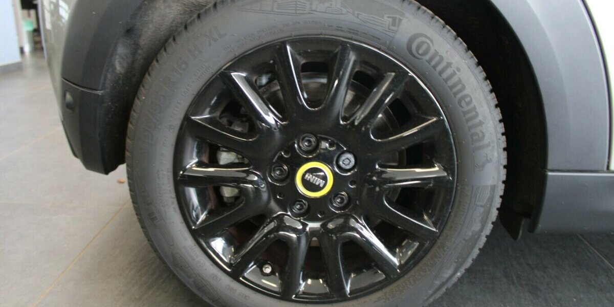 Mini Cooper SE Classic Trim 23.020 km 18.480 &euro; Euskirchen 53881