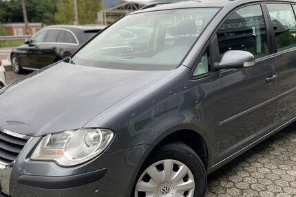 VW Touran 271.000 km 2.290 &euro; Konz 54329