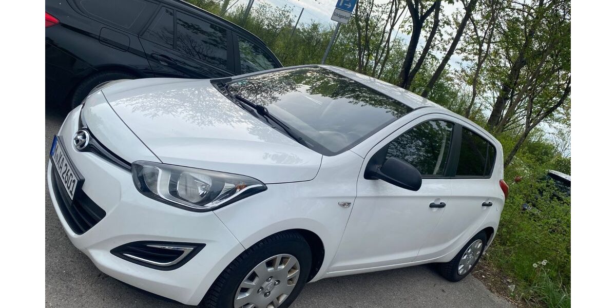 Hyundai i20 174.500 km 3.900 &euro; München 80997