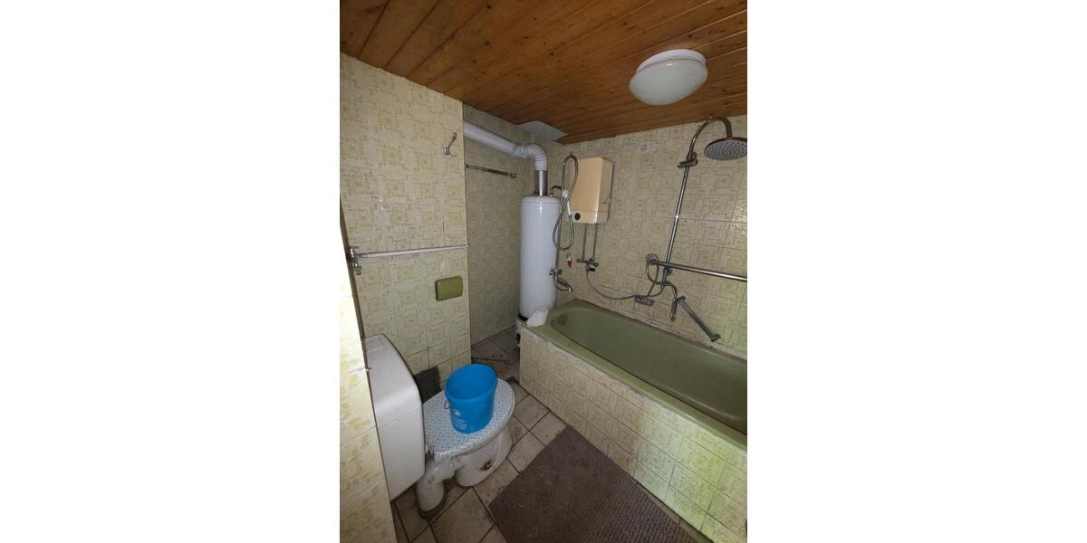 Bauernhaus, Landhaus Schirnding - 8 Zimmer, 120 m&sup2;, 49.000&euro; | Angebot:27137861