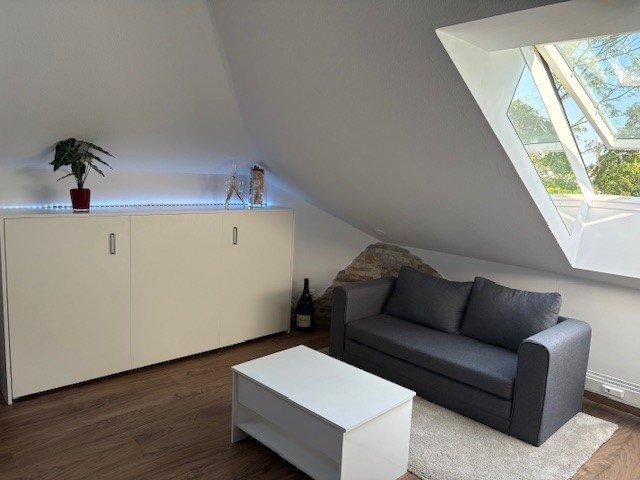 Dachgeschoßwohnung Wiesbaden Südost - 1.5 Zimmer, 35 m&sup2;, 1.100&euro; | Angebot:26406739