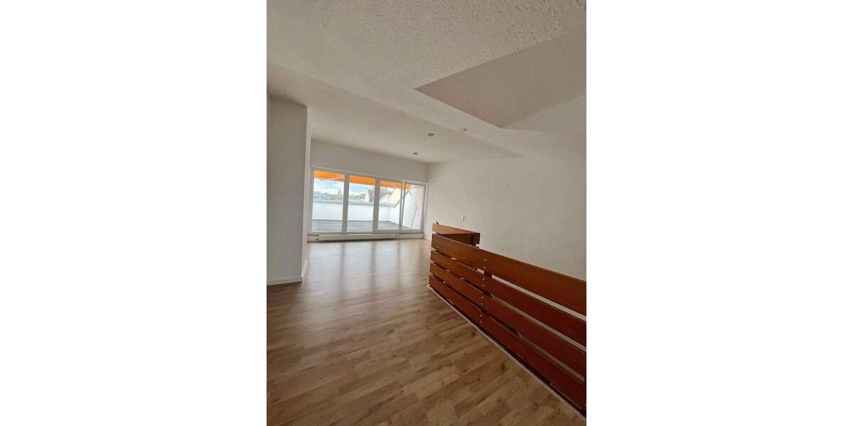 Etagenwohnung Wiesbaden Mitte - 2 Zimmer, 100 m&sup2;, 1.200&euro; | Angebot:25778336
