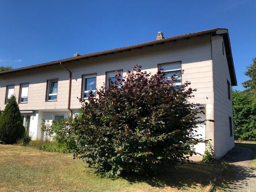 Fast 5 Prozent Rendite - 4-Familienhaus, saniert, grosser Garten