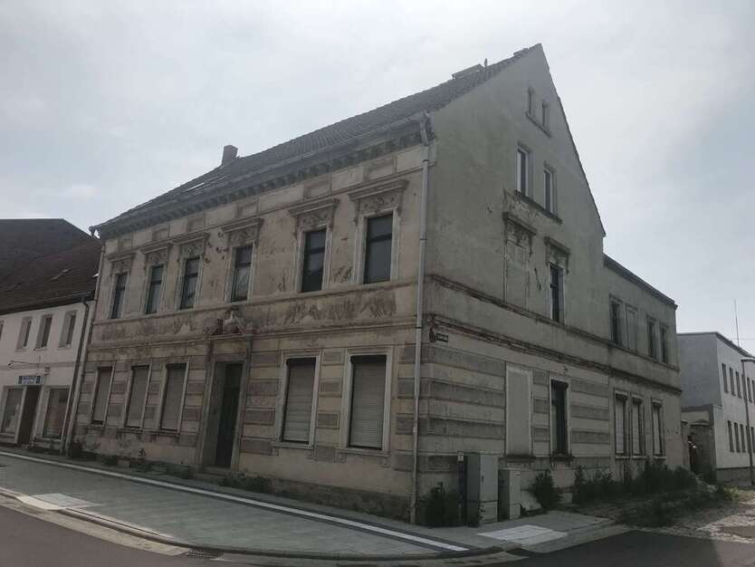 Haus zum Kaufen in Staßfurt 45.000 € 371.46 m²