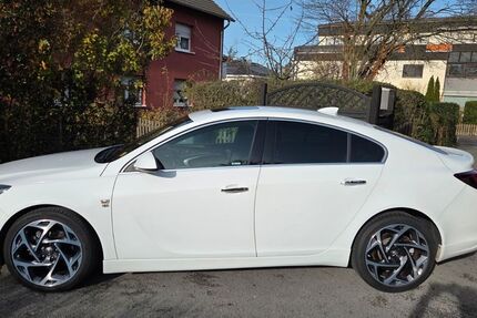 Opel Insignia 94.000 km 11.800 € Bad Honnef 53604