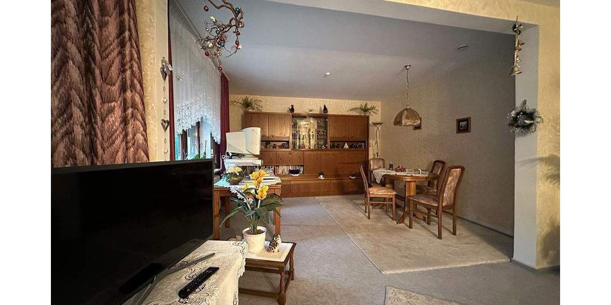 Gepflegtes Reihenmittelhaus mit 2 Wohneinheiten 6 zimmer