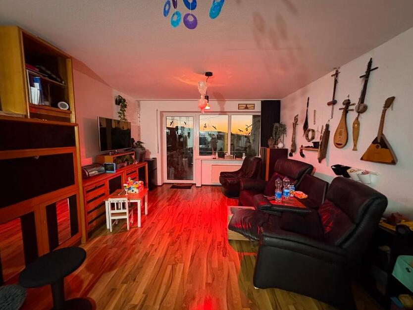 4-Zimmer-Wohnung mit Balkon und Stellplatz zimmer