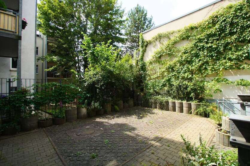 Neuer Fußboden möglich: einzigartige 3-Zimmerwohnung mit Dusche + Badewanne!