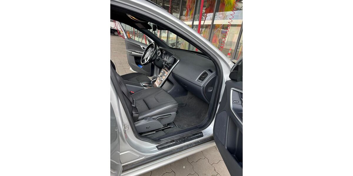 Volvo XC60 180.000 km 16.500 &euro; Herford 32049
