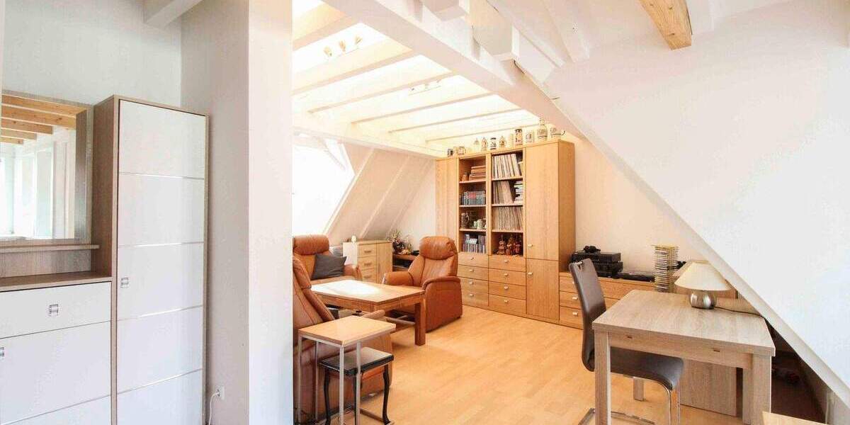 Charmante Dachgeschosswohnung in denkmalgeschütztem Fachwerkhaus - vollständig saniert & modern 2 zimmer