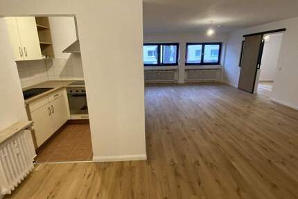 2Z Wohnung Erstbezug nach Sanierung mit Parkplatz in Köln-Raderthal 1 zimmer