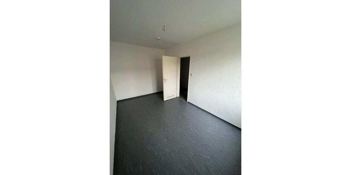 Helle 4-Zimmer Wohnung mit Balkon zu vermieten 4 zimmer