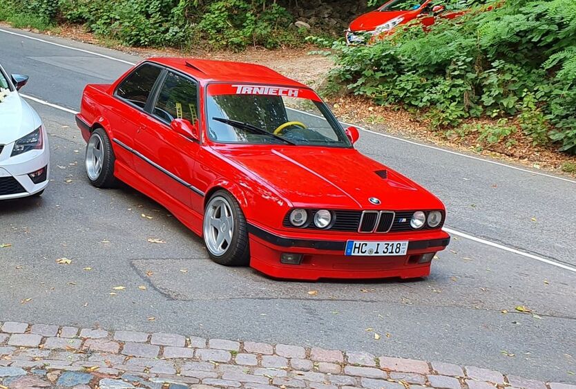 BMW 318 128.000 km 18.888 € Hainichen 09661