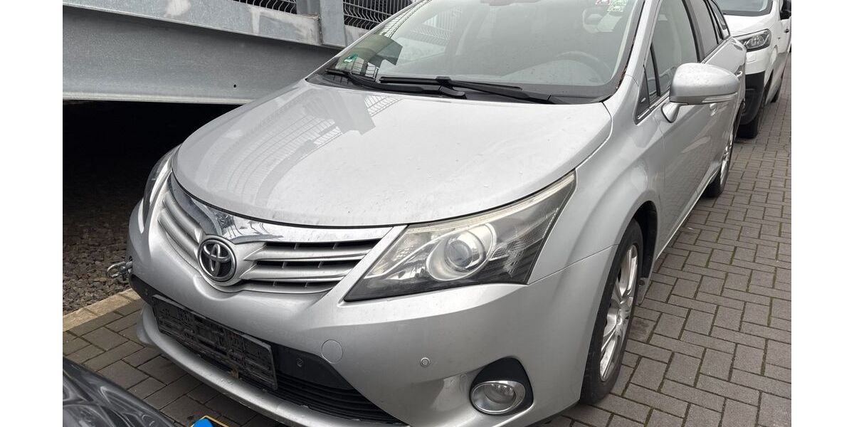 Toyota Avensis 231.000 km 6.200 &euro; München 81243