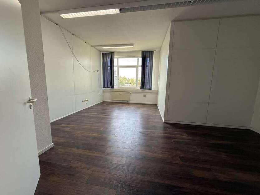 Büro in Friedrichsdorf 429 € 36 m²