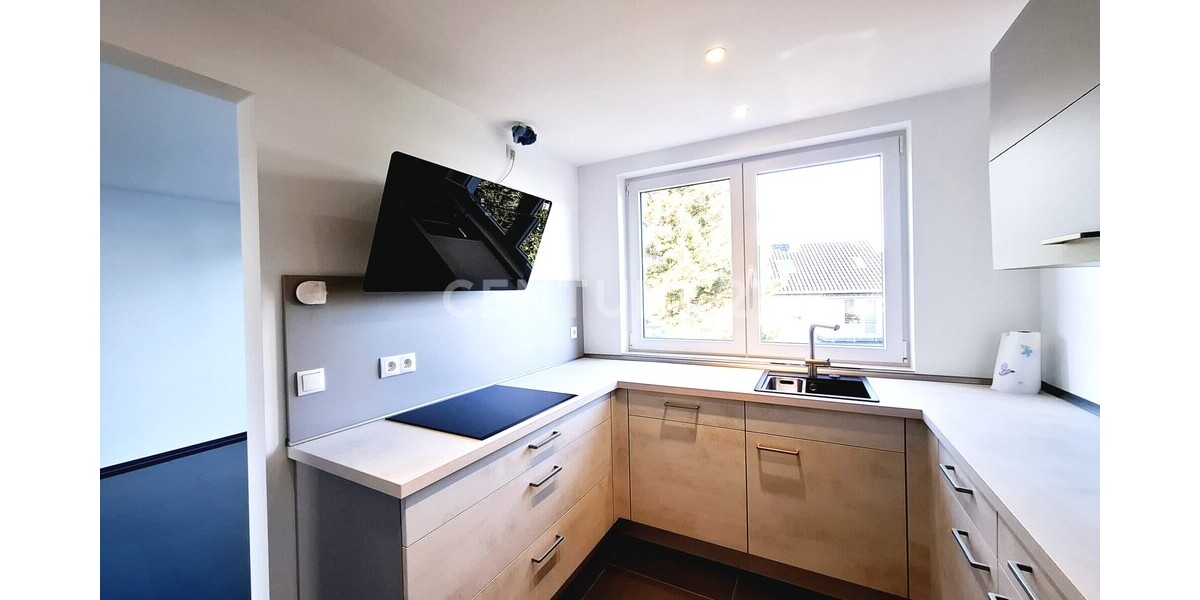 Exklusive, vollständig sanierte Wohnung mit großzügigem Raumgefühl und drei Balkonen 5 zimmer