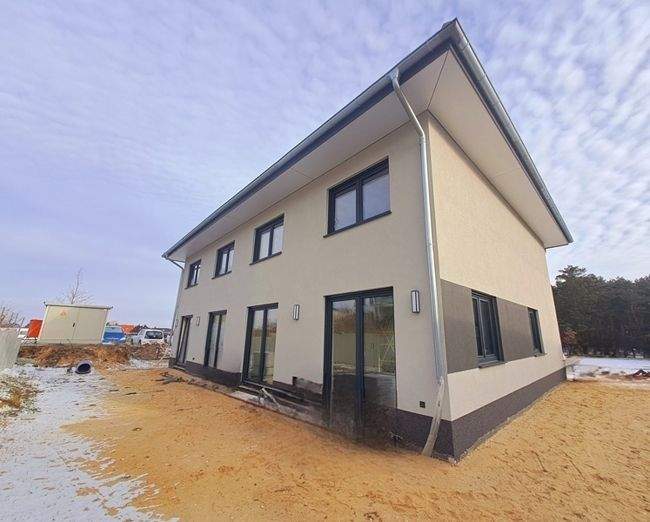 Doppelhaushälfte Brandenburg an der Havel / Neuschmerzke Neustadt - 4 Zimmer, 127 m&sup2;, 1.600&euro; | Angebot:25697031