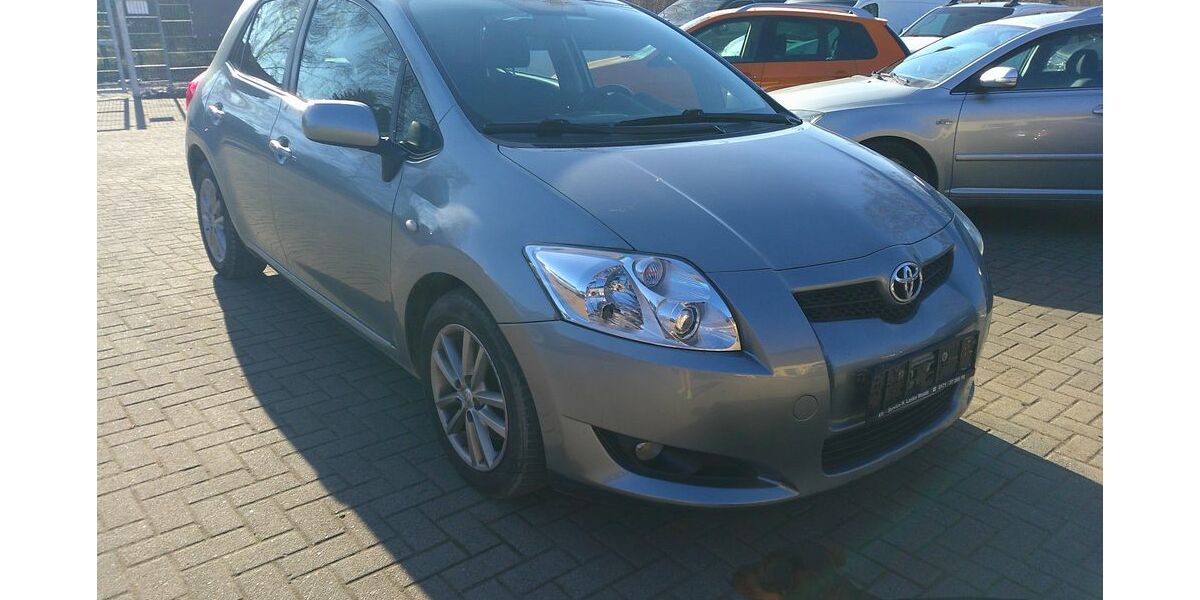 Toyota Auris 265.000 km 1.999 &euro; Neddemin 17039