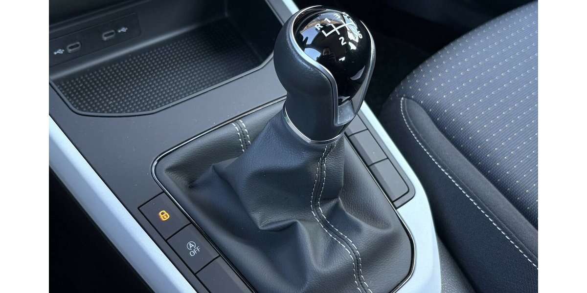 Seat Arona 1.0 TSI Style PDC/CARPLAY/KLIMAx2/ACC/DAB 28.461 km 16.900 &euro; Villingen-Schwenningen 78054