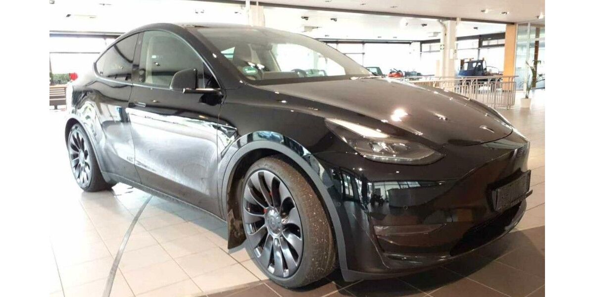 Tesla Model Y 87.143 km 34.950 &euro; Bad Kissingen 97688