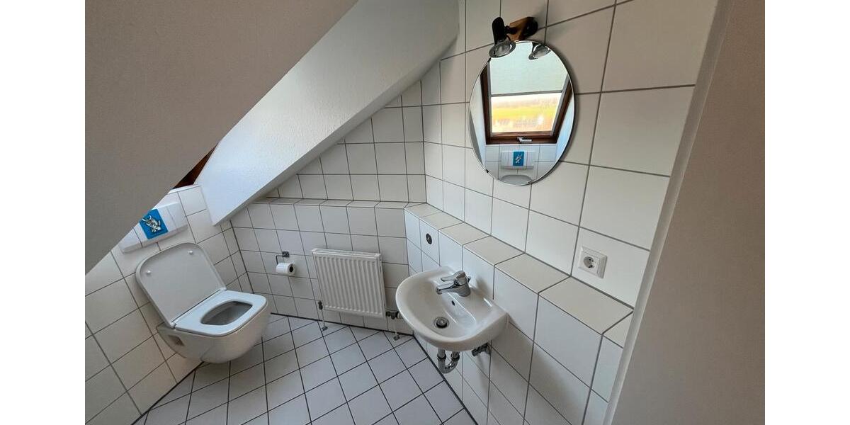 Dachgeschoßwohnung Linkenheim-Hochstetten Hochstetten - 3 Zimmer, 87 m&sup2;, 275.000&euro; | Angebot:23792960