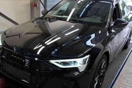 Audi e-tron 39.826 km 32.950 &euro; Hamburg 22047