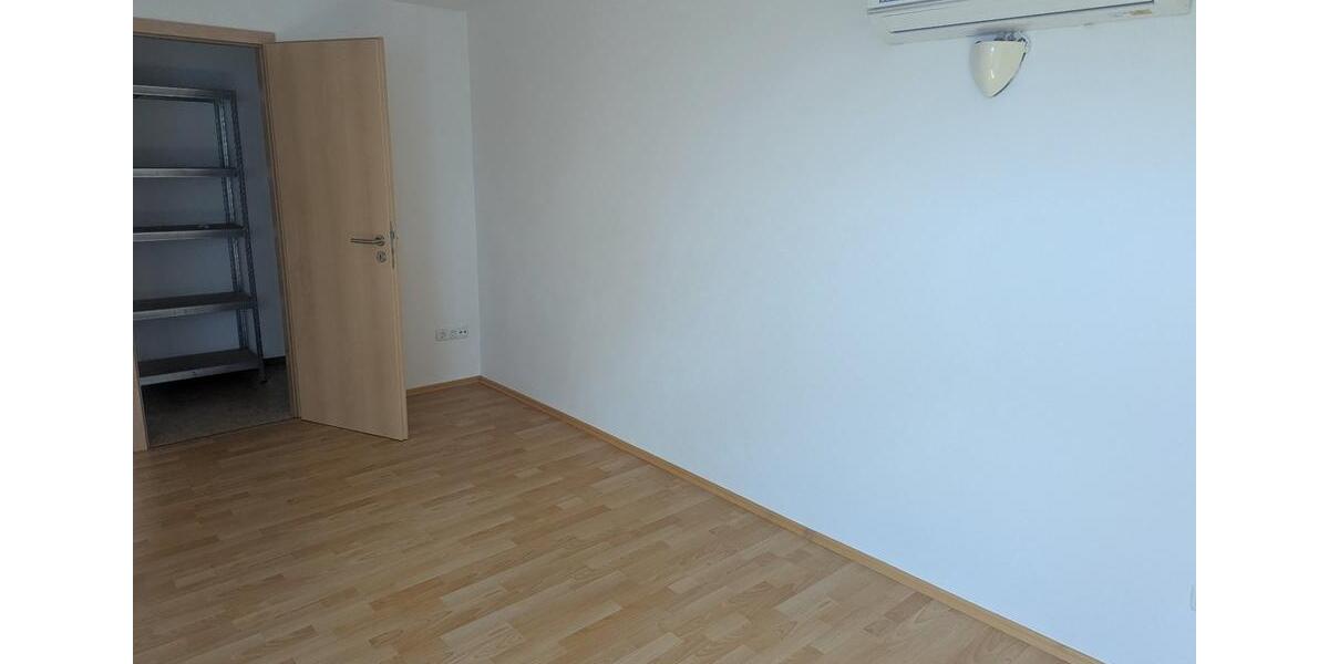 Dachgeschoßwohnung Weißenburg in Bayern - 3 Zimmer, 65 m&sup2;, 520&euro; | Angebot:26287013
