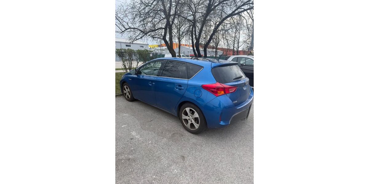 Toyota Auris 141.000 km 8.750 &euro; München 81927