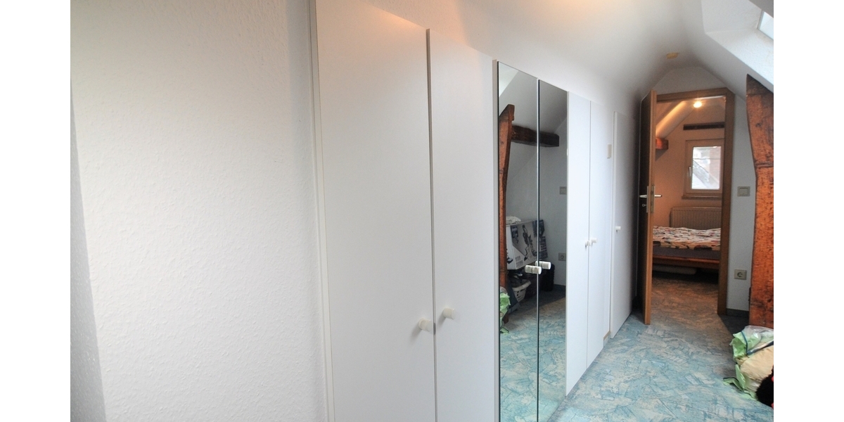 Ihr Deal: 3 Häuschen, 3 Garagen, bis zu 5 WE, davon nur 2 vermietet. HEIZUNG IST NEU! - Mehrfamilienhaus, Wohnhaus Schmitten | Angebot:26781264