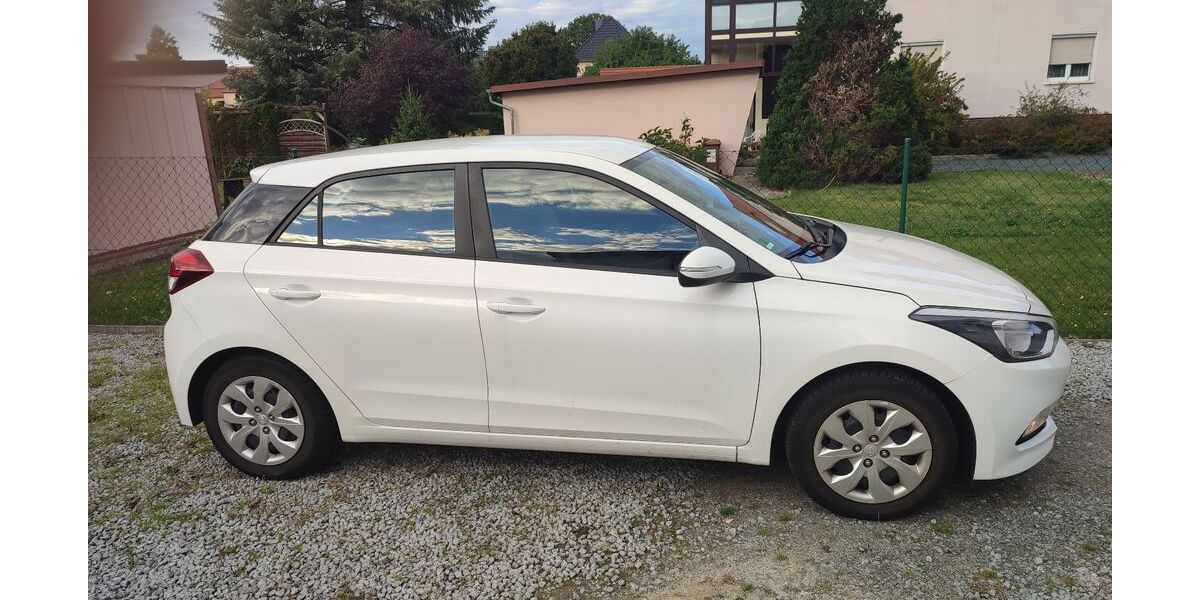 Hyundai i20 106.000 km 6.900 &euro; Coswig 01640