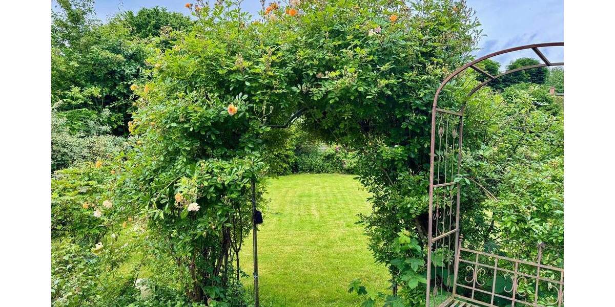 Großzügiges Wohnhaus in ruhiger u. gesuchter Lage in Ostseenähe! 8 zimmer