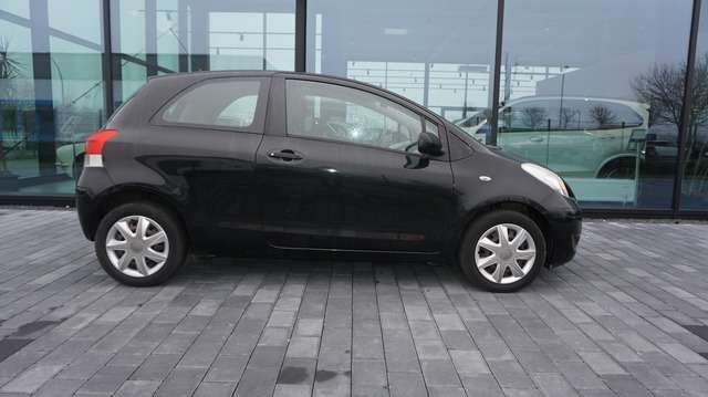 Toyota Yaris 97.000 km 5.875 &euro; Dietzenbach 63128