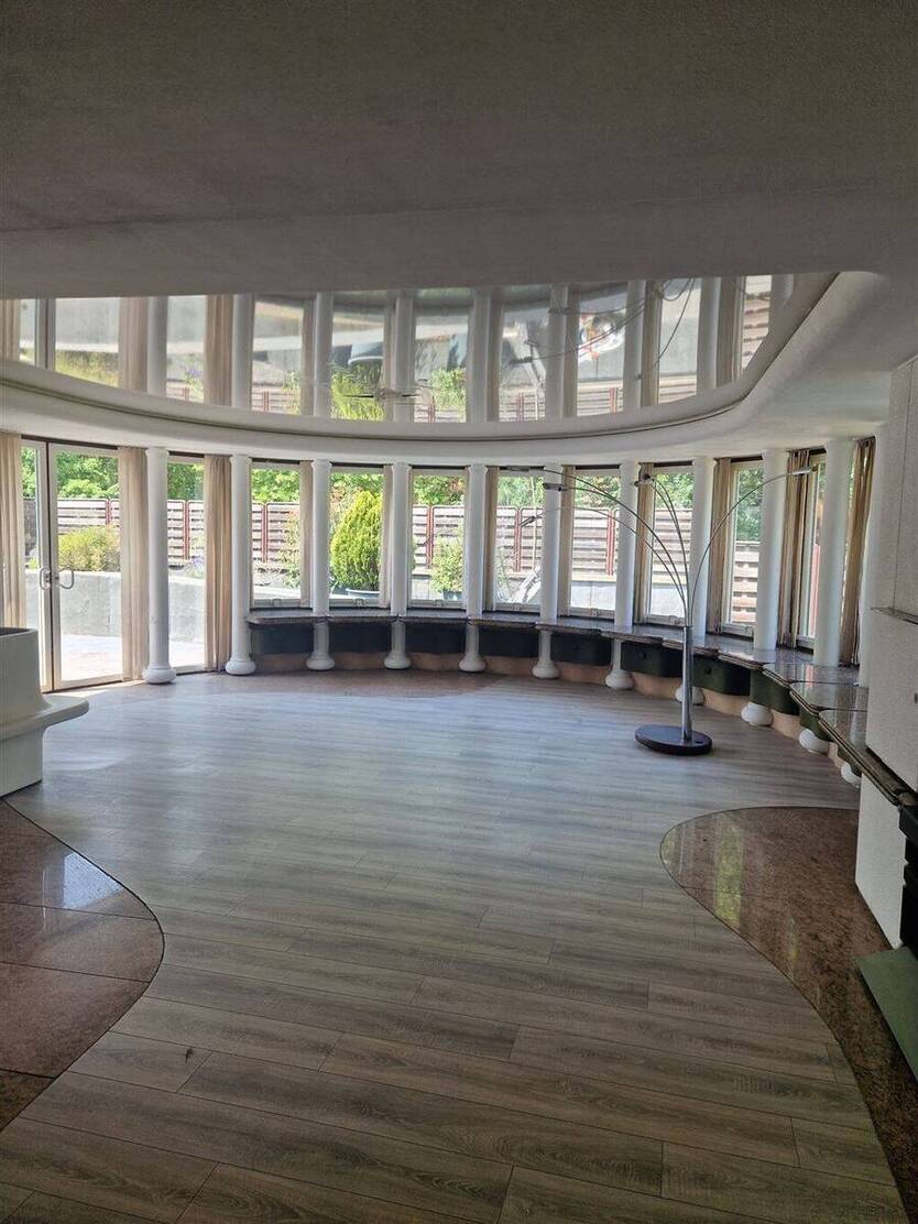 Großzügige 5 Zimmer-Wohnung mit Einbauküche und Terrasse 5 zimmer