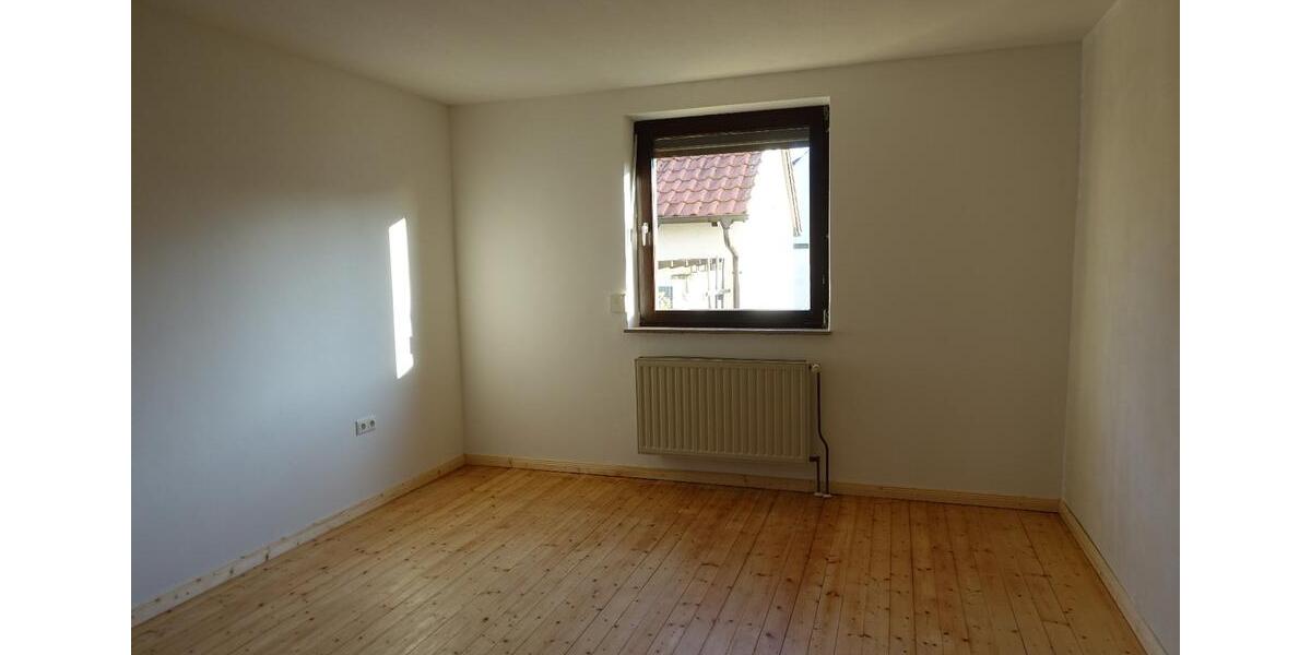 Erdgeschoßwohnung Bad Neustadt an der Saale - 3 Zimmer, 77 m&sup2;, 700&euro; | Angebot:26697930