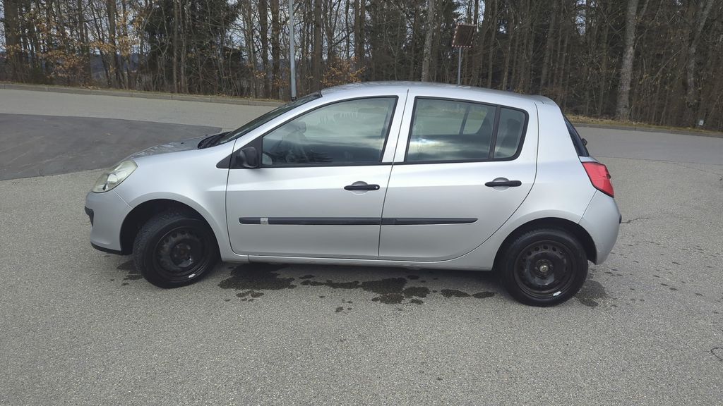 Renault Clio 151.000 km 1.100 &euro; Salem 88682