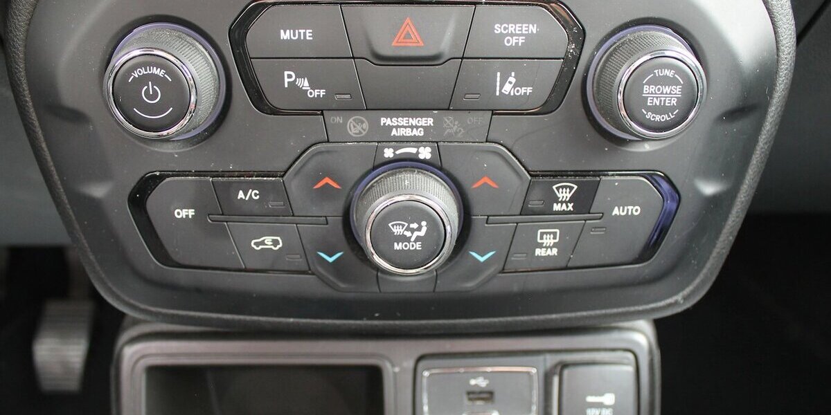 Jeep Renegade Limited 1.0 T3 SHZ * ACC * PDC * LED 108.921 km 11.950 &euro; Badem 54657