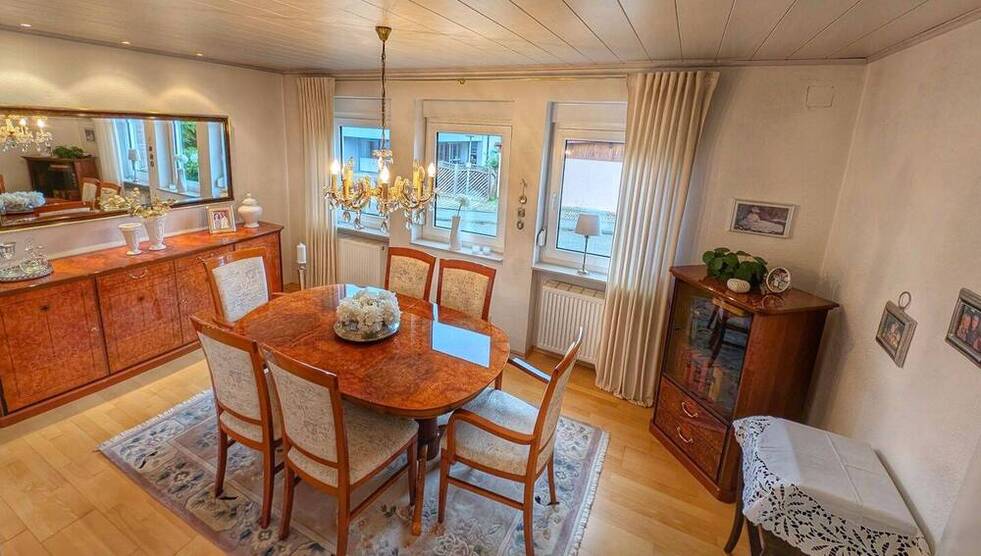 Freistehendes Einfamilienhaus mit EinliegerWohnung - großzügig, modernisiert & energieeffizient